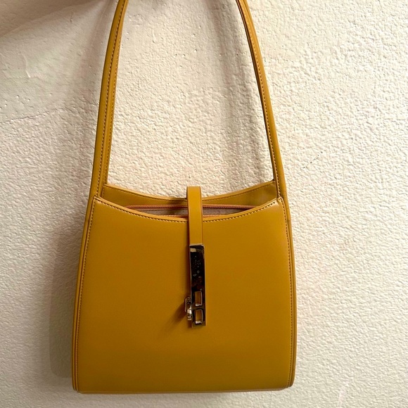 Handbags - Elegant Tan Handbag